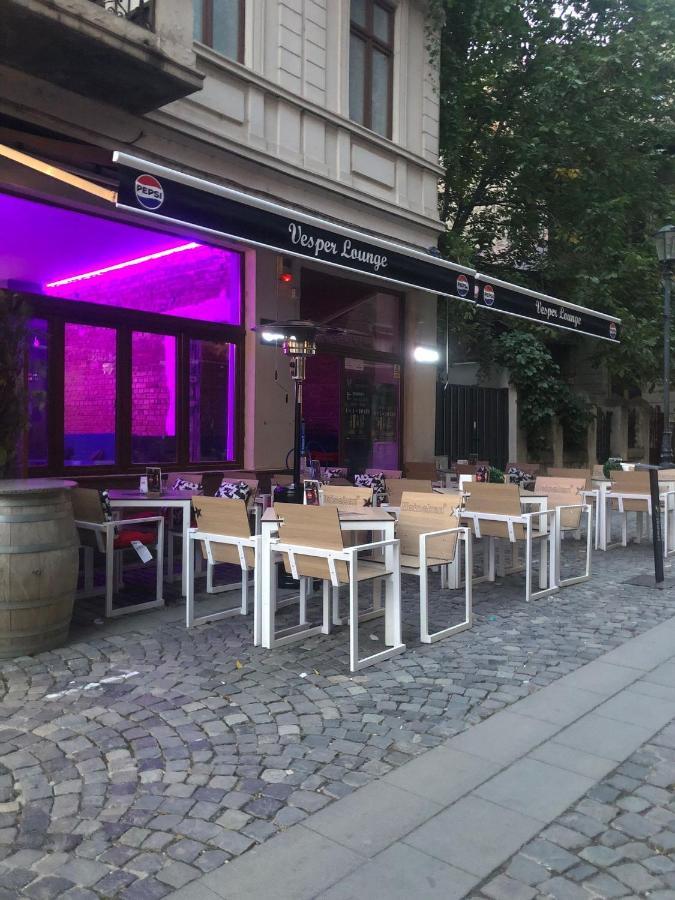 Old Town Bar Apartments On Street Tonitza Bukarest Eksteriør billede