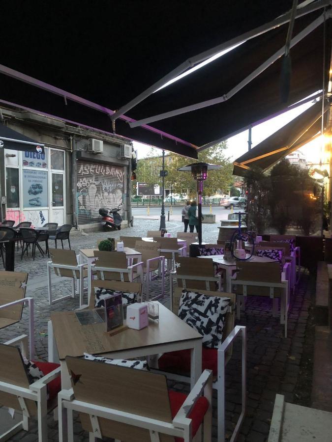 Old Town Bar Apartments On Street Tonitza Bukarest Eksteriør billede