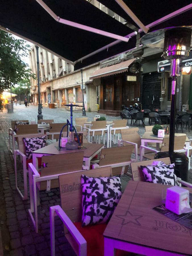 Old Town Bar Apartments On Street Tonitza Bukarest Eksteriør billede